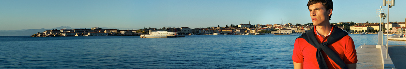 High-neck sweatshirts